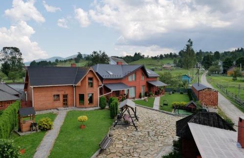 Yasinya House | Guest Rated: 9.8 at Cottage "Pyate Koleso" with Pool