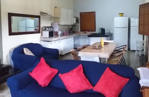 Itabira Cottage | Tranquil Cottage: Perfect Retreat with Ocean View & Pool