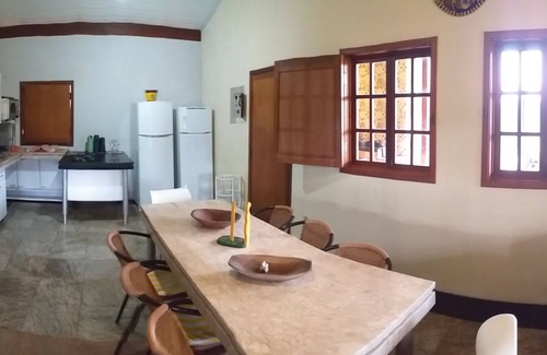 Itabira Cottage | Tranquil Cottage: Perfect Retreat with Ocean View & Pool