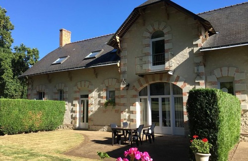 Jarze Cottage | Family-Friendly Cottage Set in Beautiful Chateau Grounds