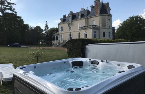 Jarze Cottage | Family-Friendly Cottage Set in Beautiful Chateau Grounds