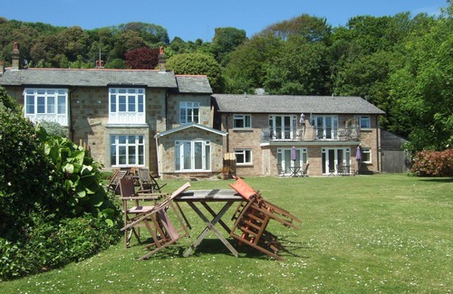 Ventnor Cottage | Relaxing Cottage with Sea Views and Family-Friendly Amenities