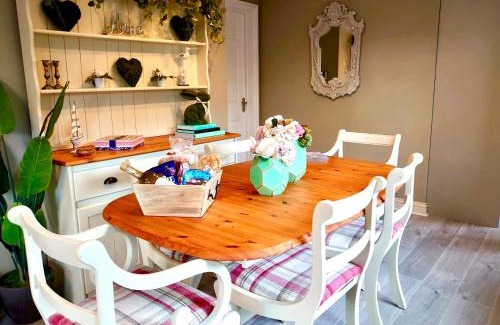 Irstead House | Cozy Little Broad Cottage in Norfolk with Hot Tub Access