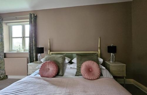 Irstead House | Cozy Little Broad Cottage in Norfolk with Hot Tub Access