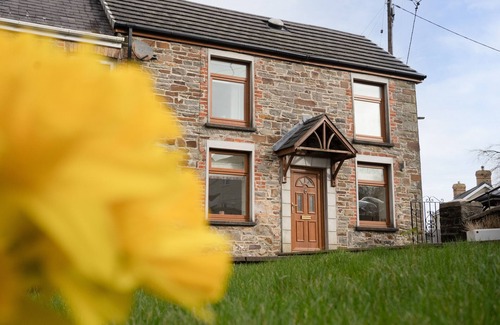 Brondini Cottage | Charming 3-Bed Cottage with Breakfast in Quiet Horeb