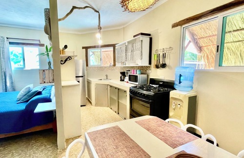 Villa Juarez Cottage | Idyllic Cottage for 2-3: Wi-Fi, Pool & Ocean Views