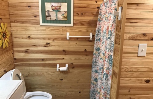 New Bern Cottage | Pet-Friendly Cottage Suite 194: Rated 10/10 for Relaxation