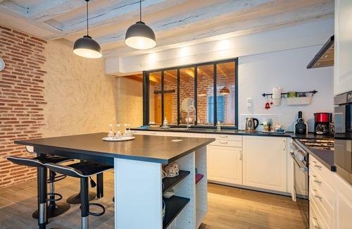 Loches Cottage | Jeanne d'Arc Superior Cottage with Pool & Breakfast