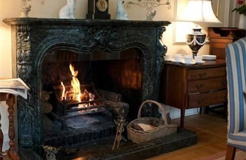 Farningham Cottage | Cozy Cottage Tabsfield Room at Welcoming Tabsfield B&B