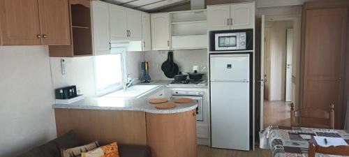 Middelkerke Other | Oceanfront Cottage Tangro with Pet-Friendly Amenities