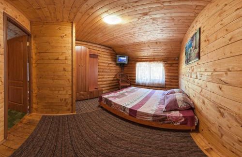 Transcarpathia Resort | Pet-Friendly Retreat at Cottage Teremok with Ocean Views
