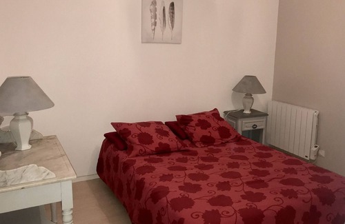 Ouzouer-sur-Loire House | Cozy Cottage "the Warblers" with Kitchen & Family Amenities