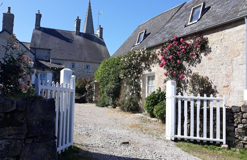 Picauville Cottage | Watercolor Cottage: Guest Rated 9.8 with Oceanfront Pool