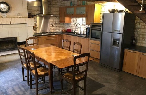Assay House | Air-Conditioned Cottage Near Chinon with Pool & Ocean View