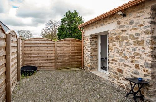 Arthon-en-Retz House | Cozy Cottage Near Côte de Jade - Family and Pet Friendly