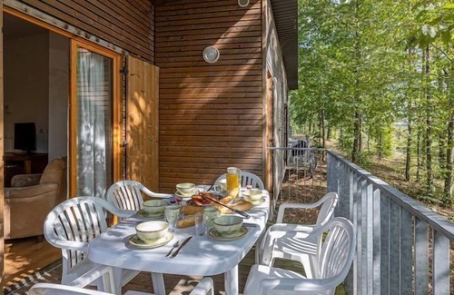 Eppe-Sauvage Cabin | Idyllic Cottage by the Lake with Private Terrace & Spa