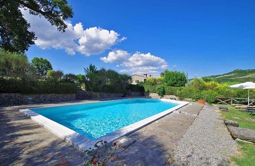 Radicofani Apartment | Pet-Friendly Cottage Val D'orcia with Pool & High Ratings