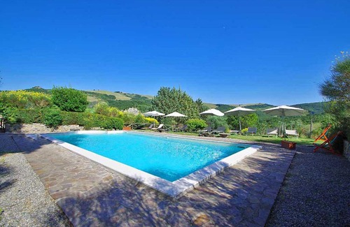 Radicofani Apartment | Pet-Friendly Cottage Val D'orcia with Pool & High Ratings
