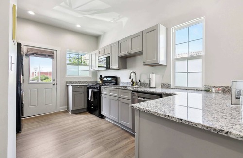Historic Downtown Baton Rouge Apartment | Cottage Vibes in the City - 1BD, 2nd Floor