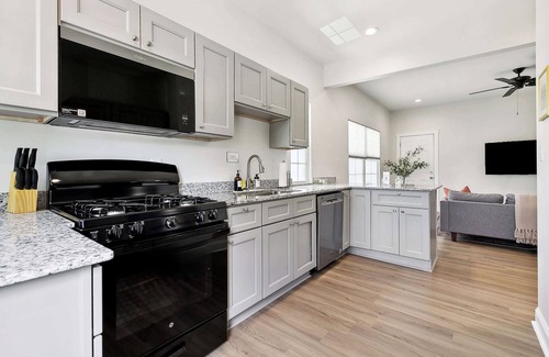 Historic Downtown Baton Rouge Apartment | Cottage Vibes in the City - 1BD, 2nd Floor