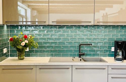 Region Hannover District House | Idyllic Cottage Wilkenburg with Ocean View & Breakfast Included