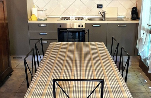 Desenzano del Garda House | Pet-Friendly Cottage with Pool and Private Park in Desenzano