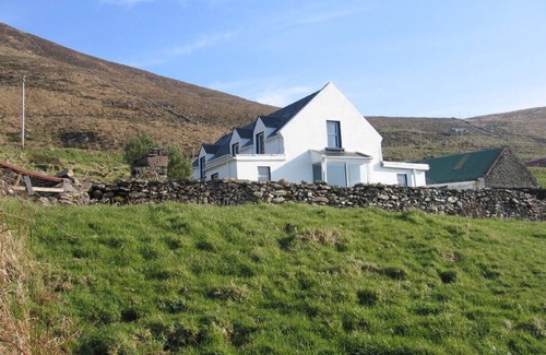 Kildreelig House | Oceanfront Cottage with Breathtaking Sea Views in Ireland