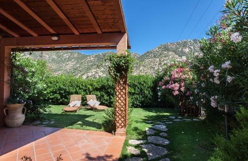 Porto Sa Ruxi Villa | Cozy Cottage with Ocean View, Garden & Terrace Awaiting You