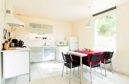Lodeve House | Scenic Cottage Near Salagou Lake with Pool and Breakfast