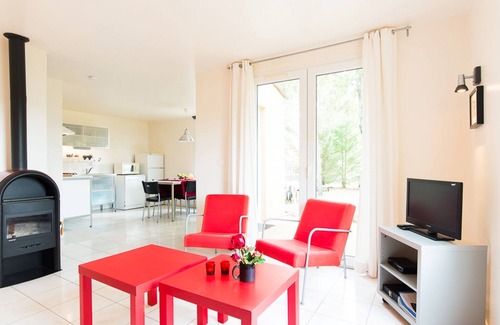 Lodeve House | Scenic Cottage Near Salagou Lake with Pool and Breakfast