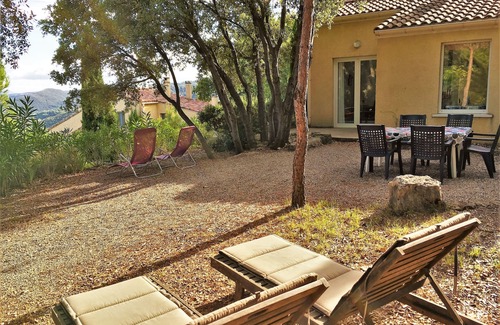 Lodeve House | Scenic Cottage Near Salagou Lake with Pool and Breakfast