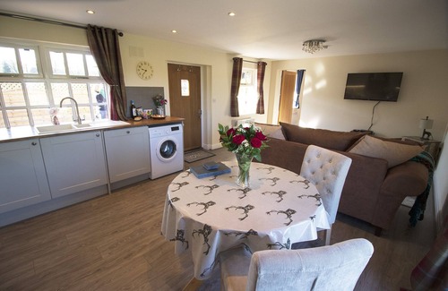 Thornton Hough Cottage | Tranquil Cottage with Countryside View at West Mead