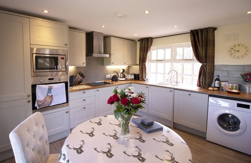Thornton Hough Cottage | Tranquil Cottage with Countryside View at West Mead