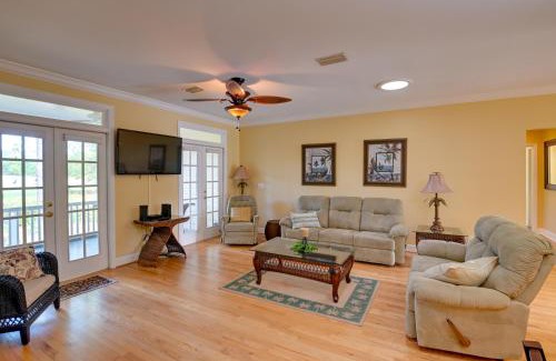 Murrells Inlet House | Inviting Cottage with Deck, Pool Access & Hot Tub Near Beach