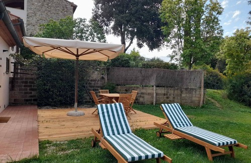 Sassetta Apartment | Pet-Friendly Cottage with Garden Rosa and Breakfast Included