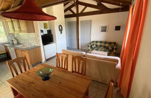 Pays-de-Belves House | Inviting Cottage with Heated Pool & Ocean View for 5