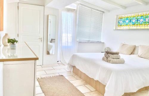 Moncarapacho e Fuseta House | Idyllic Cottage with Patio on Organic Farm by Fuseta Beach