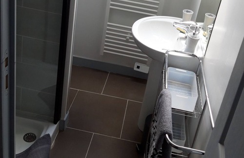 Larre Apartment | Cottage with private swim spa