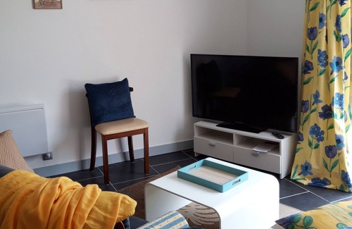 Larre Apartment | Cottage with private swim spa