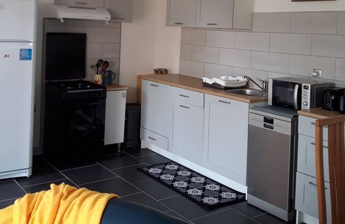 Larre Apartment | Cottage with private swim spa