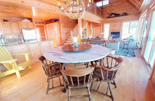 Selkirk Cottage | Cottage with private beach on the North Shore