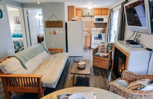 Oscoda House | Cozy Cottage with Private Beachfront on Lake Huron