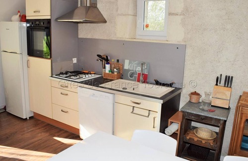 Bridore Cottage | Comfortable Gite Bridoré: Ideal for Families with Spa