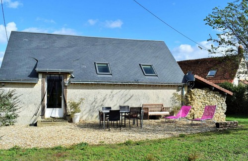 Bridore Cottage | Comfortable Gite Bridoré: Ideal for Families with Spa
