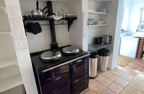 Charmouth House | Cozy Cottage with Ocean and Countryside Views for 6