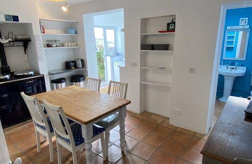 Charmouth House | Cozy Cottage with Ocean and Countryside Views for 6
