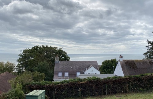 Charmouth House | Cozy Cottage with Ocean and Countryside Views for 6