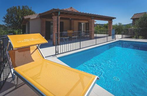 Riparbella Villa | Beautiful Cottage Zizzolo: Oceanfront with Pool & Dining