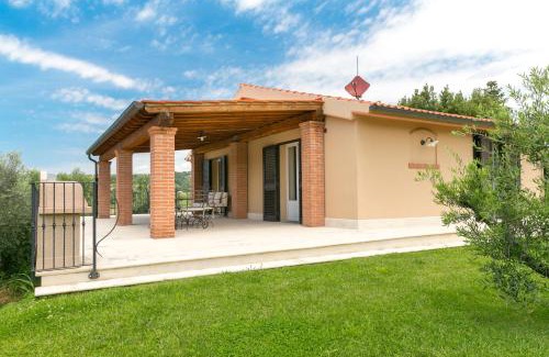 Riparbella Villa | Beautiful Cottage Zizzolo: Oceanfront with Pool & Dining