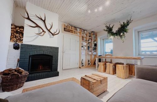 Soars House | Top-Rated Cottage43 with Hot Tub and Family-Friendly Amenities